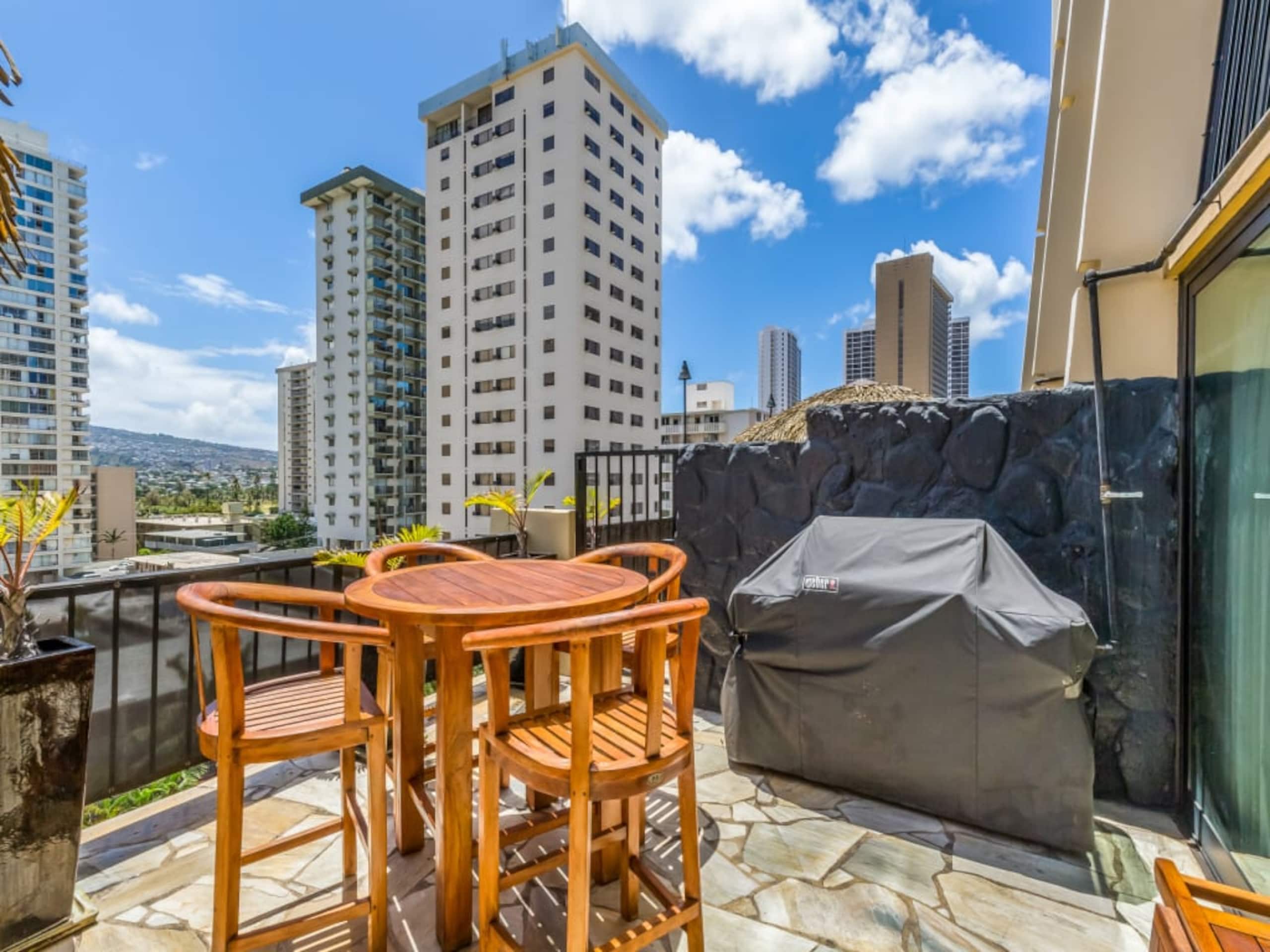 Condo in Honolulu · ★4.5 · 1 bedroom · 3 beds · 1 shared bath - Image 27