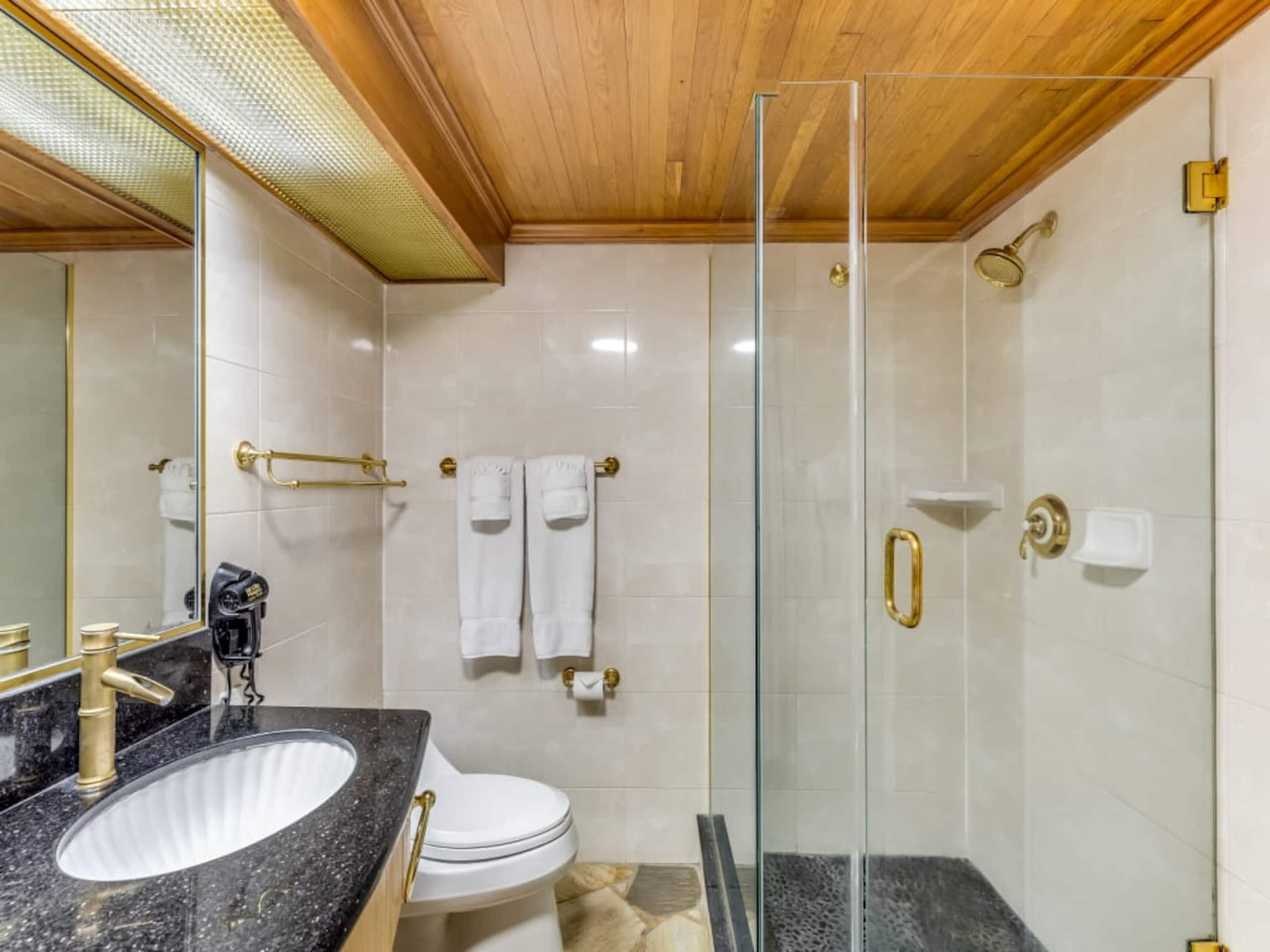 Condo in Honolulu · ★4.5 · 1 bedroom · 3 beds · 1 shared bath - Image 34