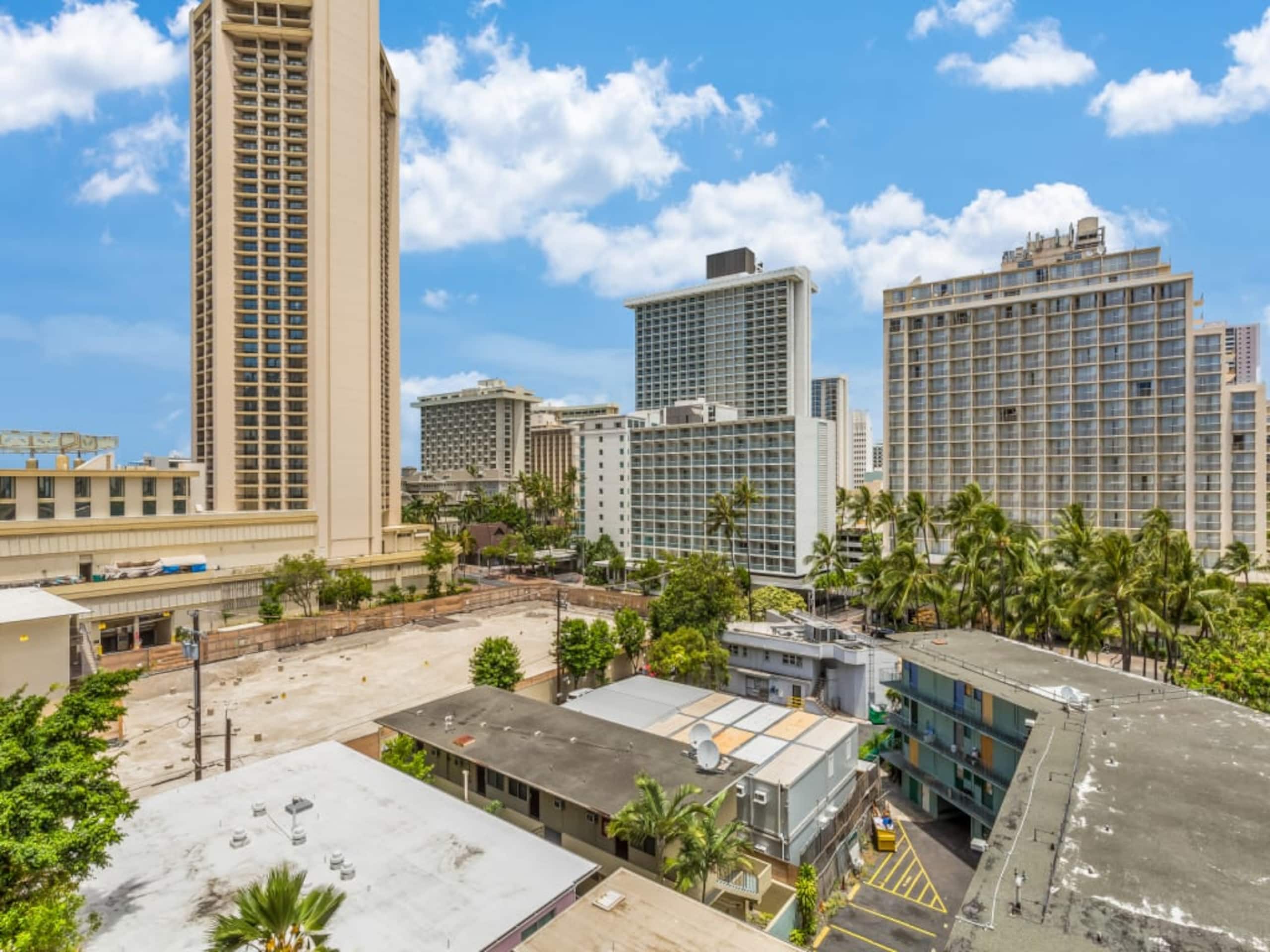 Condo in Honolulu · ★4.5 · 1 bedroom · 3 beds · 1 shared bath - Image 36