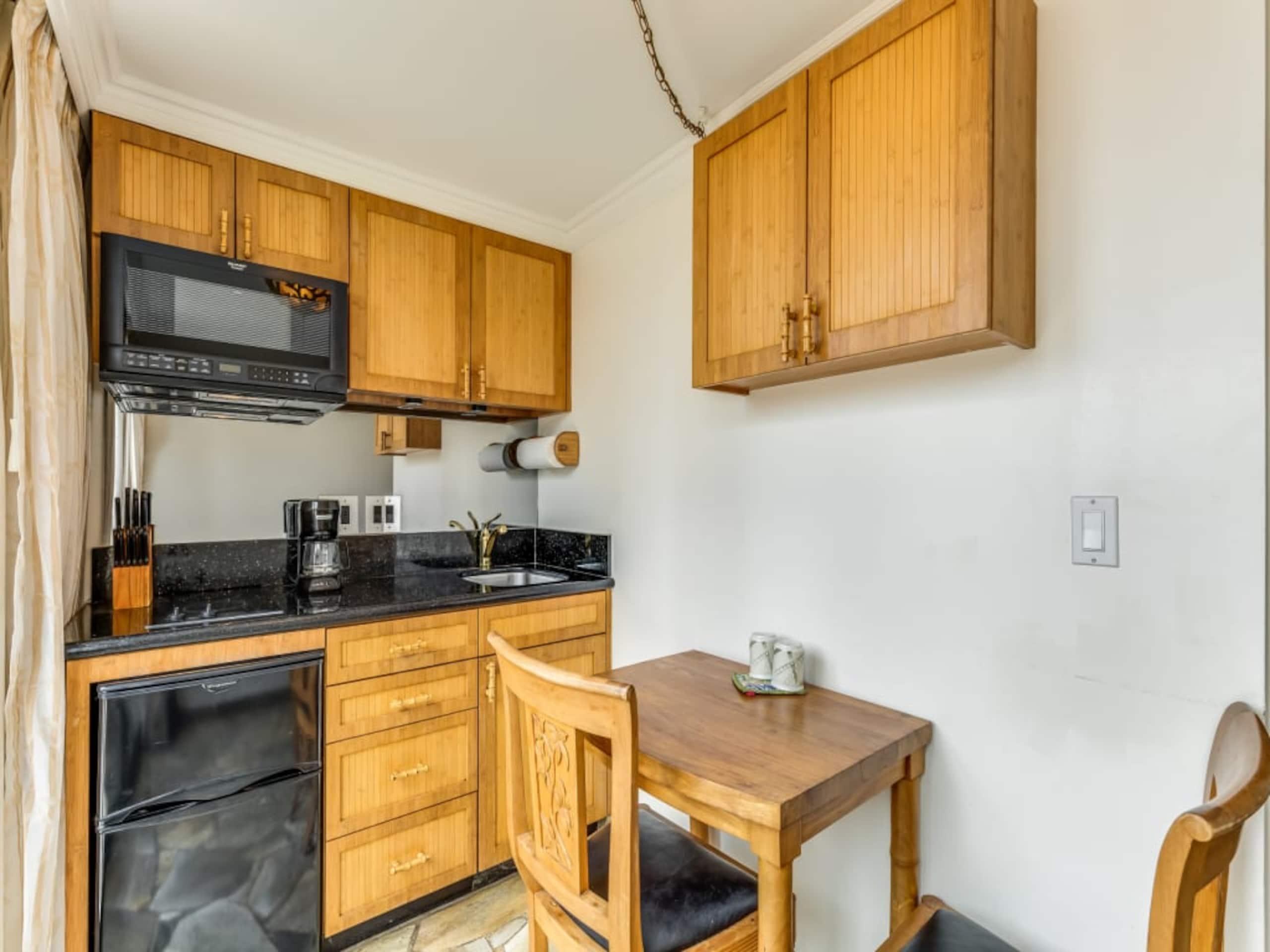 Condo in Honolulu · ★4.5 · 1 bedroom · 3 beds · 1 shared bath - Image 29