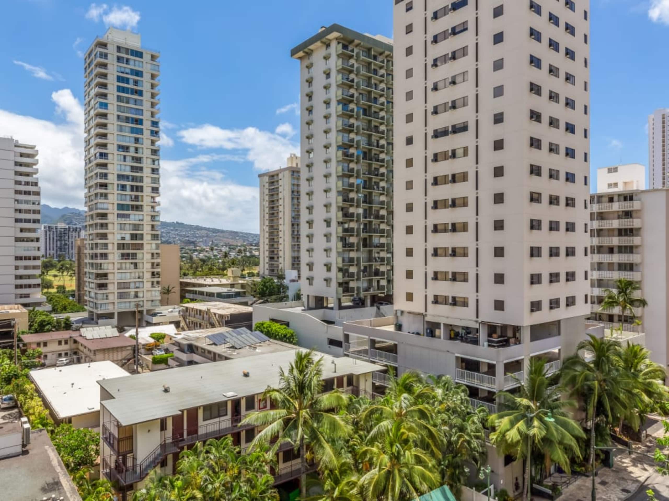 Condo in Honolulu · ★4.5 · 1 bedroom · 3 beds · 1 shared bath - Image 35