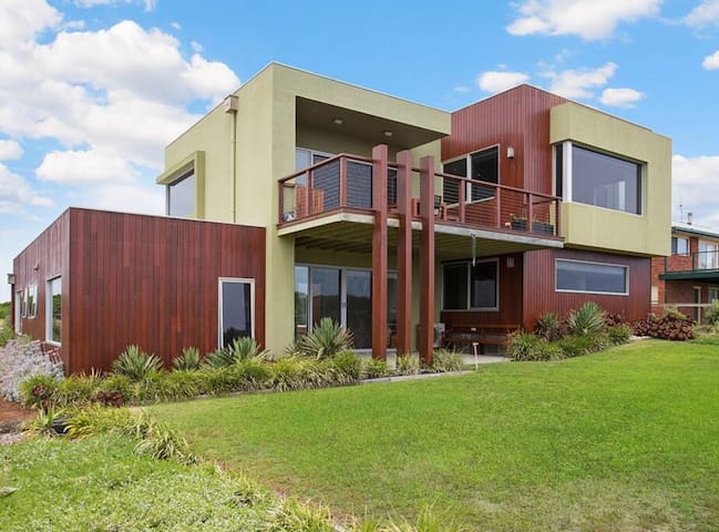 Martyrs Lookout – Luxury Accommodation