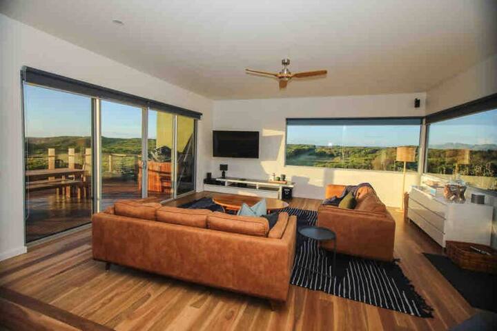Martyrs Lookout – Luxury Accommodation gallery image 3