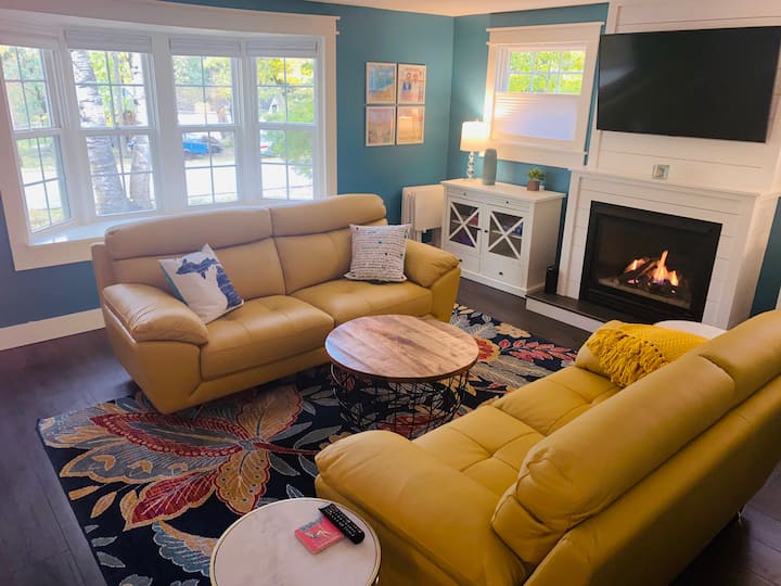 Walk to downtown Bellaire, Dog friendly, family Vacation homes for