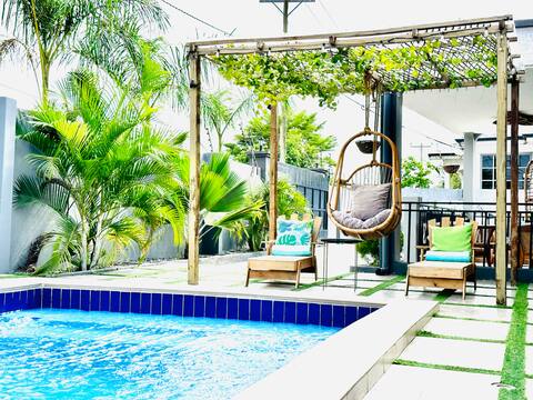 Luxurious Villa with Private Pool, Hot Tub and Bar