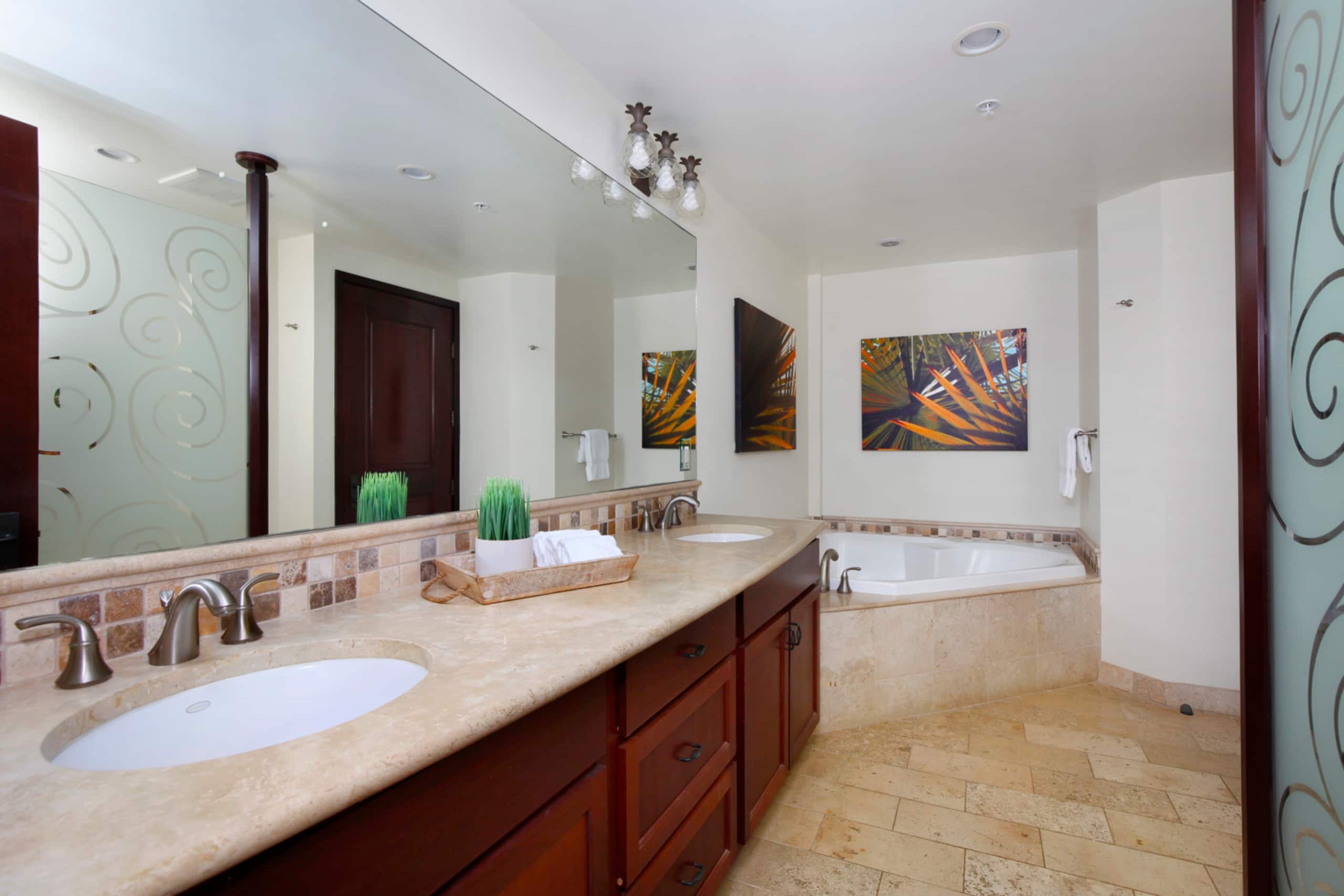 Penthouse Steps to Beach, Pool, Shops & More w/ AC - Photo 7