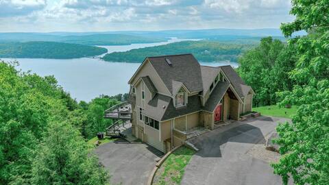 Valhalla | Amazing Lakes Views, Hot Tub, Sauna!