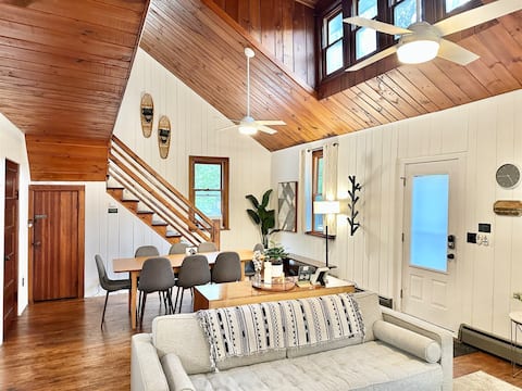 4 Bed Baileys Harbor Cottage, Fire Pit, Coffee Bar