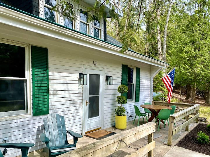Fireplace + Fire Pit | Sleeps 8 | Holiday Decor