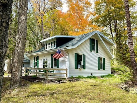 Coffee Bar, Fireplace, Winter Discount—Sleeps 8!