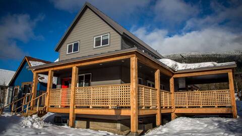Revy Guest House - Downtown + Hot Tub