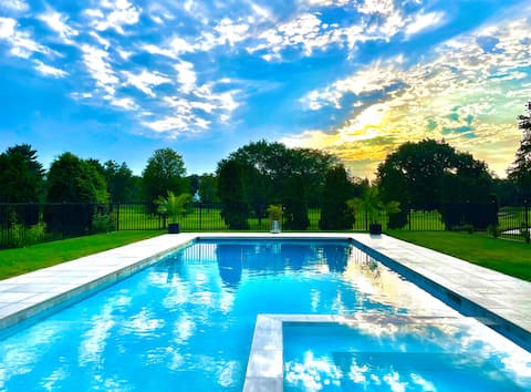 The Pocono Palace, Indoor and outdoor pool mansion