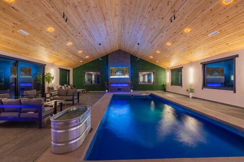 The Pocono Palace, Indoor and outdoor pool mansion