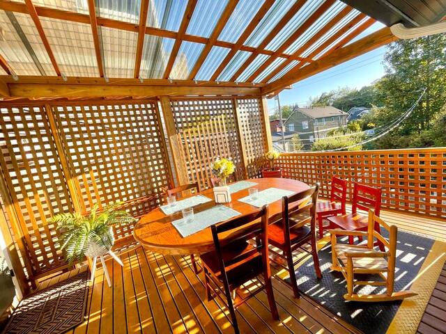 7 BDRM Top Queen Anne House,2min to Queen Anne Ave gallery image 5