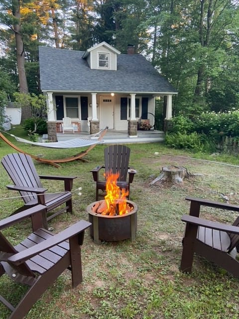 Cozy Cabin*Firepit*Loft*fireplace*hammock