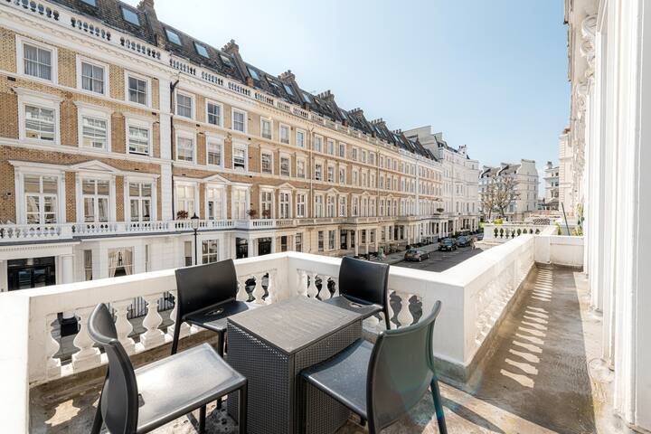 South Kensington Deluxe 2 Bedroom Flat withTerrace gallery image 5