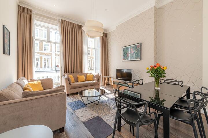South Kensington Deluxe 2 Bedroom Flat withTerrace gallery image 2