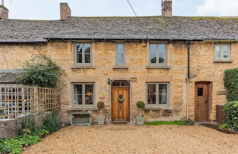Central two bedroom cottage - North House, Bourton