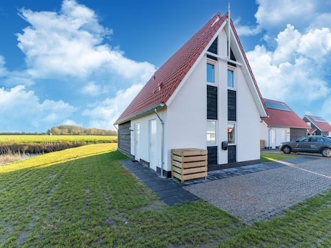 Top Airbnb: Detached villa with view, garden and privacy in Scherpenisse