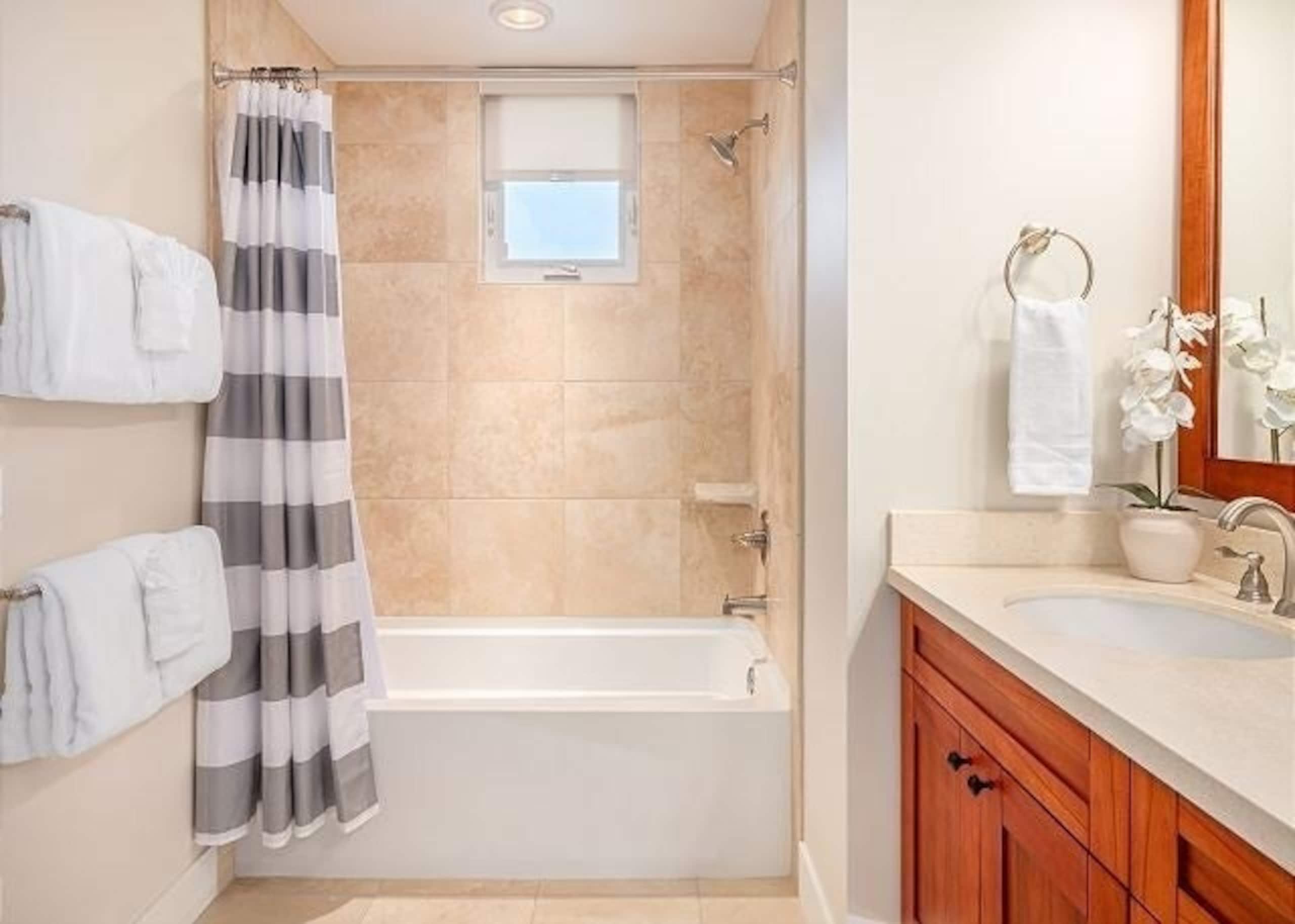 Townhouse in Koloa · ★4.94 · 4 bedrooms · 5 beds · 3.5 shared baths - Image 15