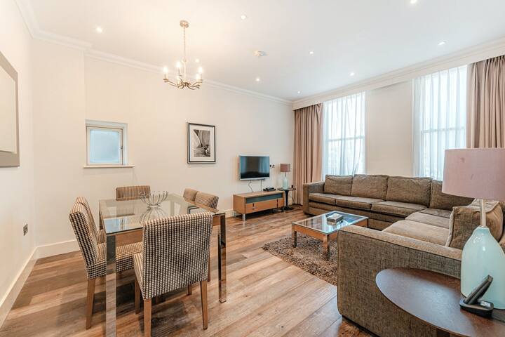 South Kensington Deluxe Two Bedroom Apartment gallery image 2