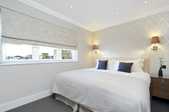 South Kensington Three Bedroom Penthouse gallery image 5