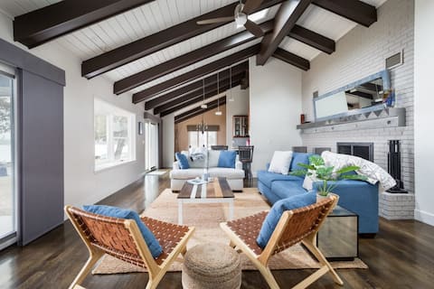 Sandbar Cedar Cottage on Lake Leelanau