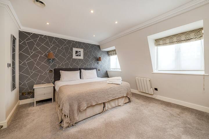 South Kensington Two Bedroom Penthouse – Balcony gallery image 5