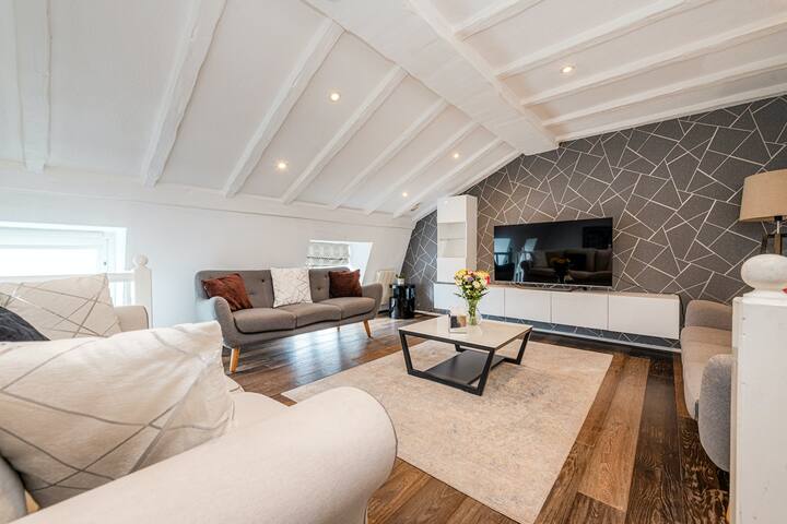 South Kensington Two Bedroom Penthouse – Balcony gallery image 4