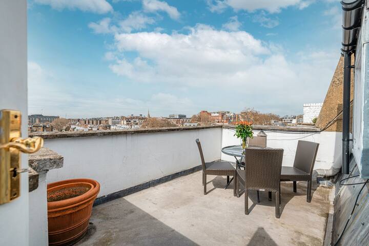 South Kensington Two Bedroom Penthouse – Balcony gallery image 3