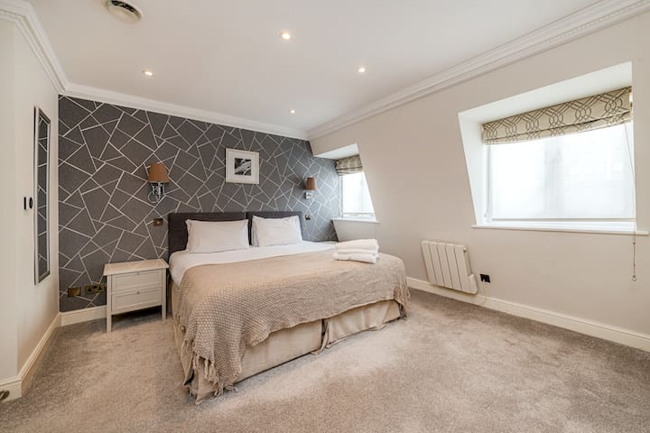 South Kensington Two Bedroom Penthouse – Balcony gallery image 5