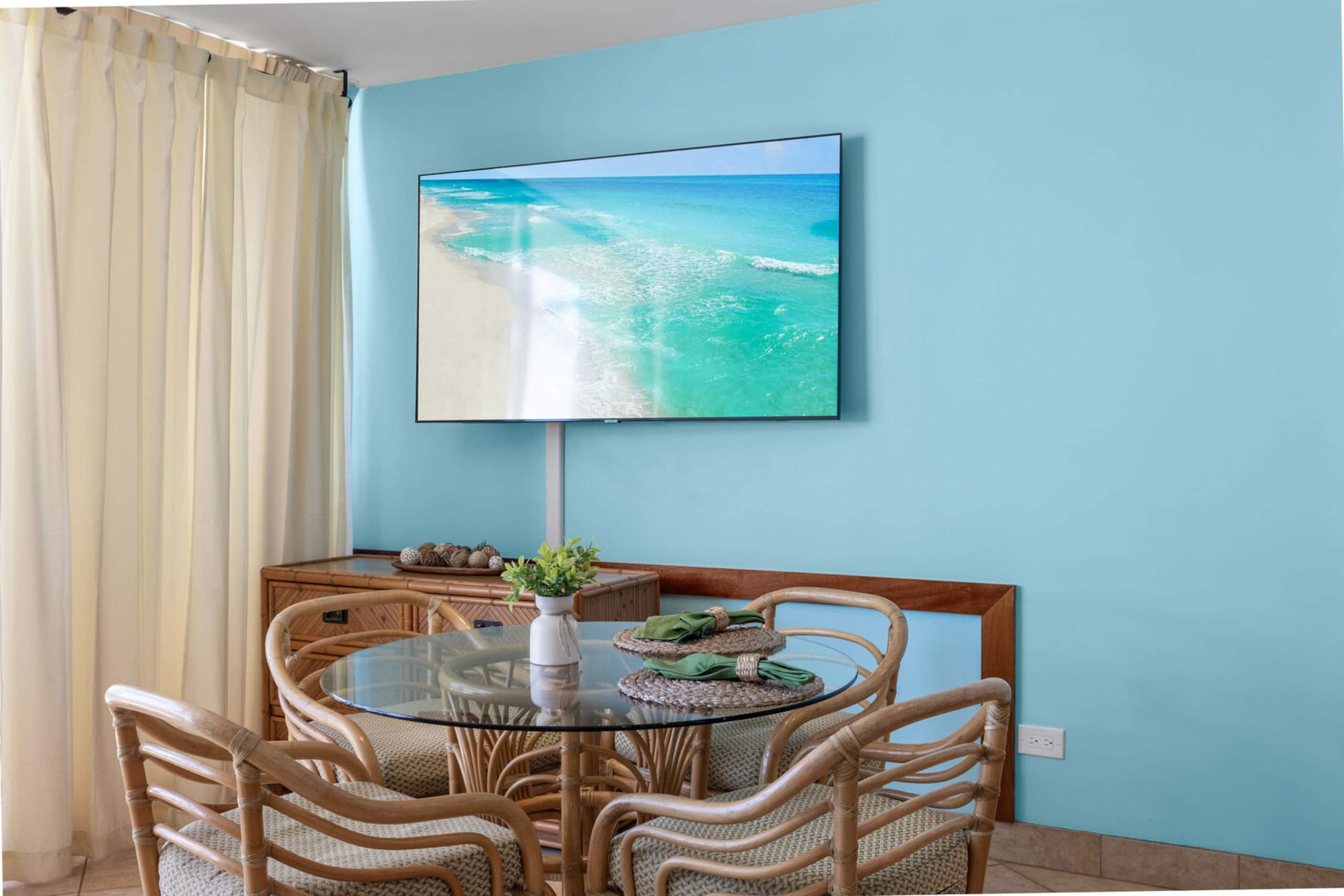Condo in Lahaina · ★4.61 · 2 bedrooms · 3 beds · 2 private baths - Image 10