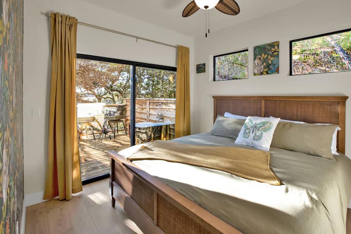 Treehouse main bedroom king bed