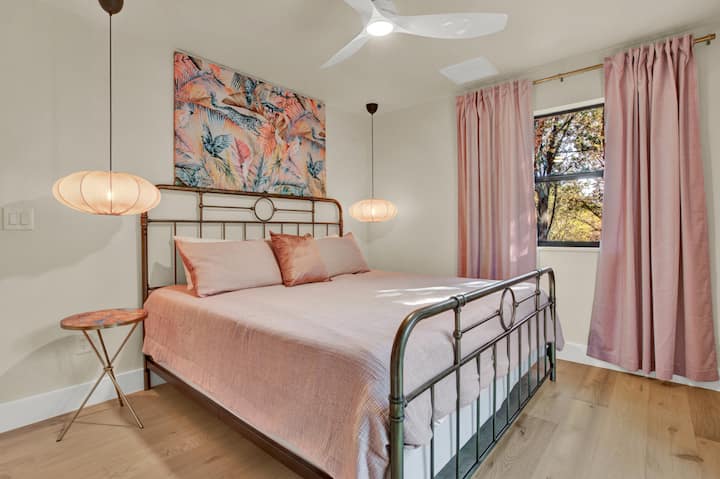 Pink house bedroom king