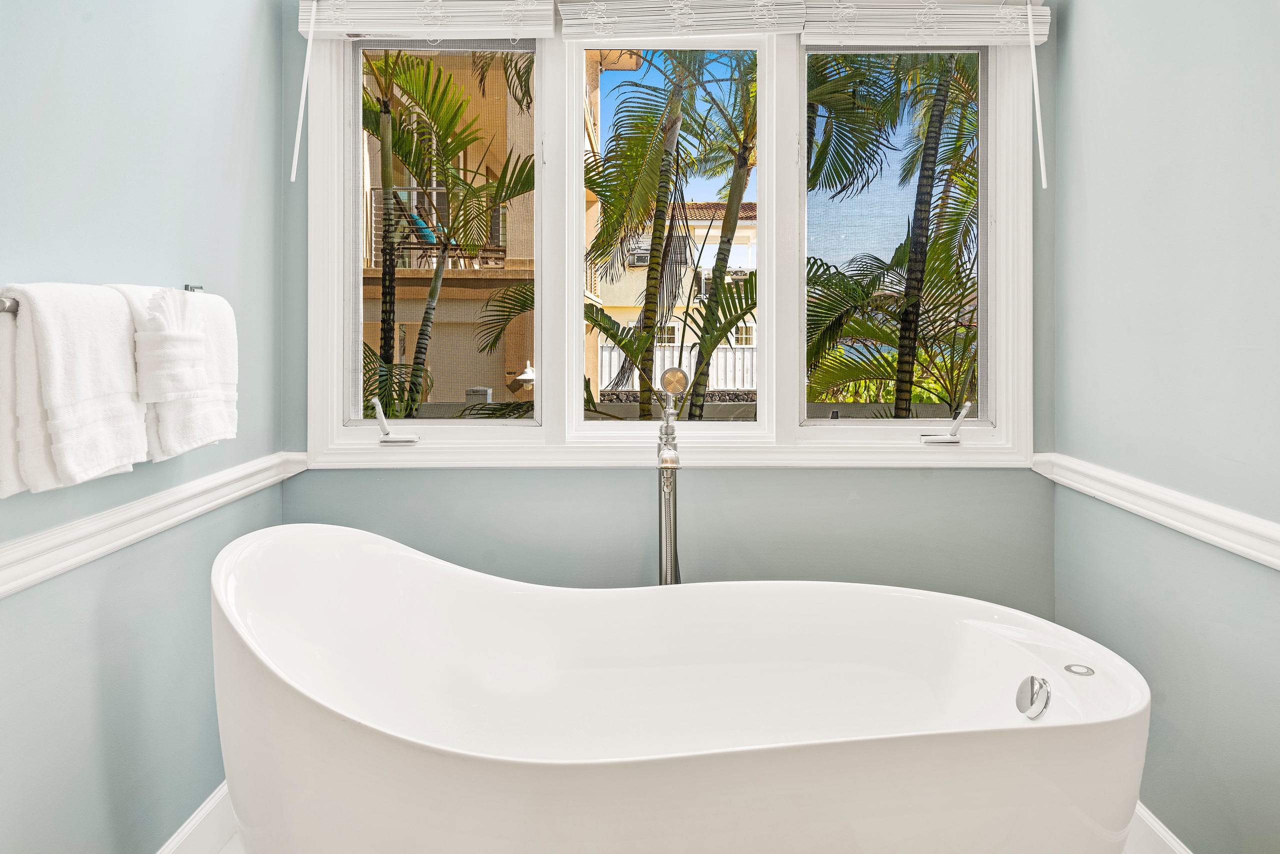 Home in Kailua-Kona · ★4.97 · 5 bedrooms · 9 beds · 6 baths - Image 25