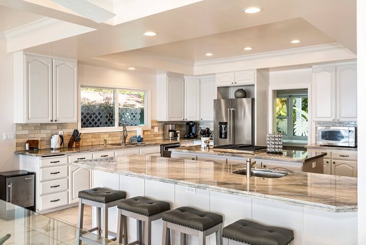 Dolphin Manor: Oceanfront Home w/ Pool, Spa, AC gallery image 5