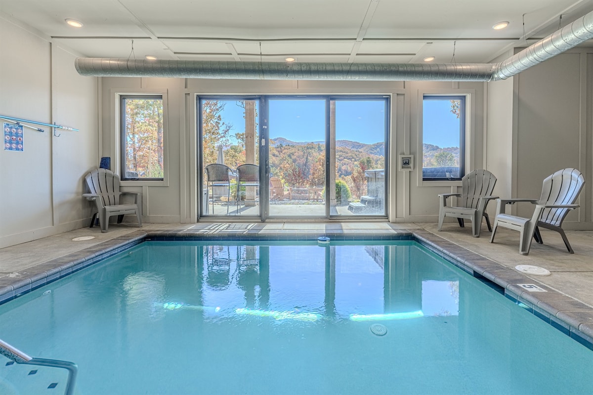 Top 1% Pool Cabin in the Smokies! Easy access!