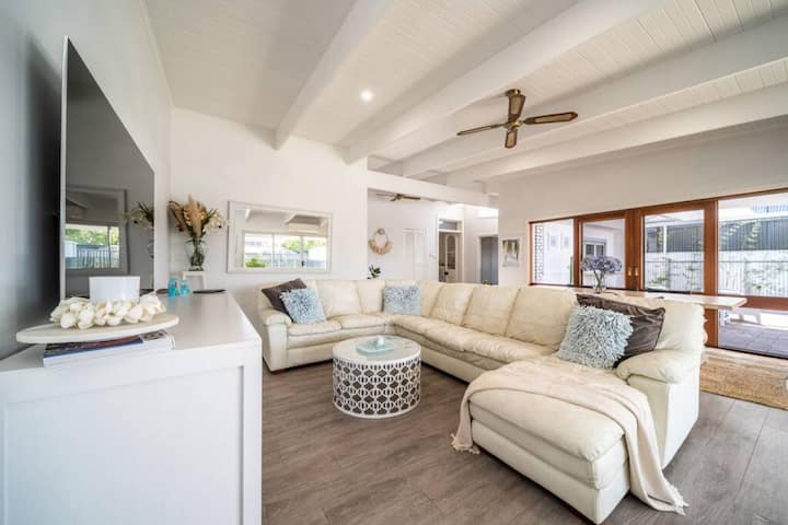 Summer Breeze—a Coastal Poolside Retreat - South Australia