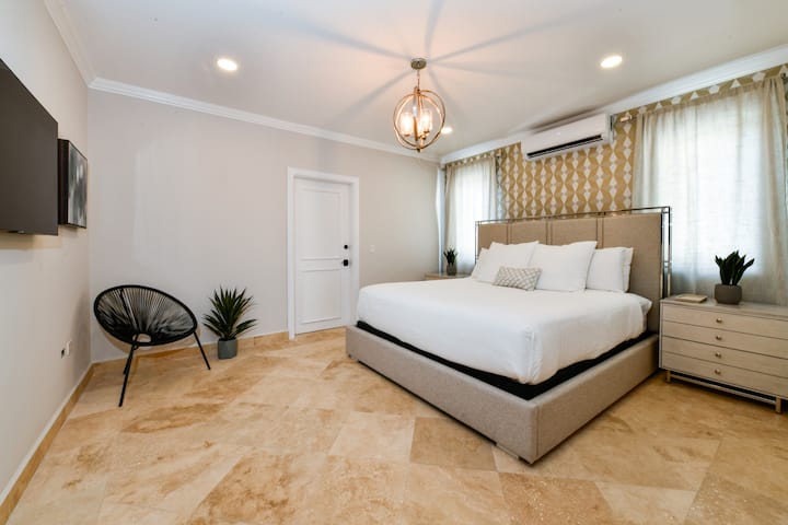 位于阿鲁巴诺德（ Noord Aruba ）别墅的杰出卧室，靠近海滩-智能电视和Netflix -豪华床上用品，让您睡个好觉-宽敞的卧室，提供舒适和时尚