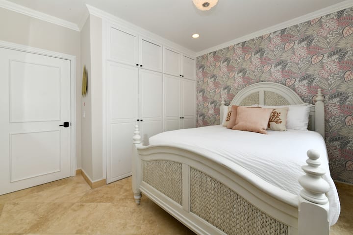 位于阿鲁巴诺德（ Noord Aruba ）别墅的豪华卧室-配备豪华床铺的舒适度假屋，非常适合放松身心-智能利用空间，配备高效的存储解决方案-豪华床上用品，让您睡个好觉