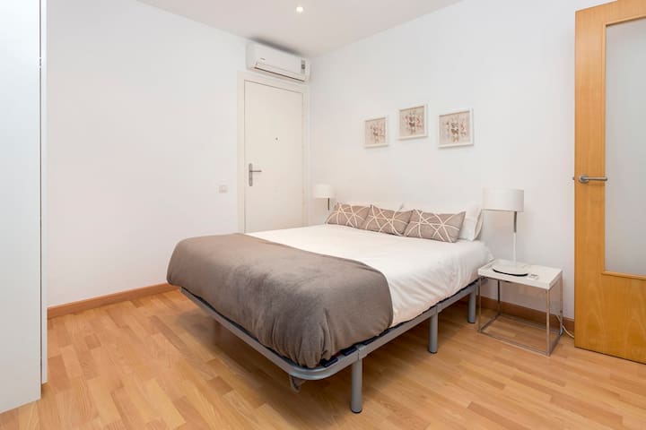 Sagrada Familia| Spacious 4BD with private Terrace gallery image 3