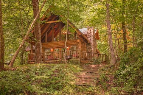 Ocoee Log Cabin steps from Ocoee in resort village