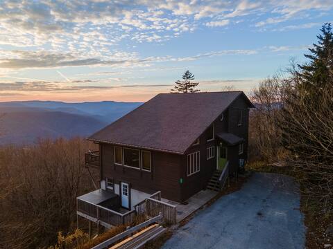 9BR/6BA Chalet at Snowshoe w/ hot tub Game Room Mo