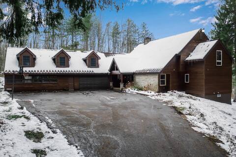 Ellicottville Chalet Nestled in the Pines (Big Cha