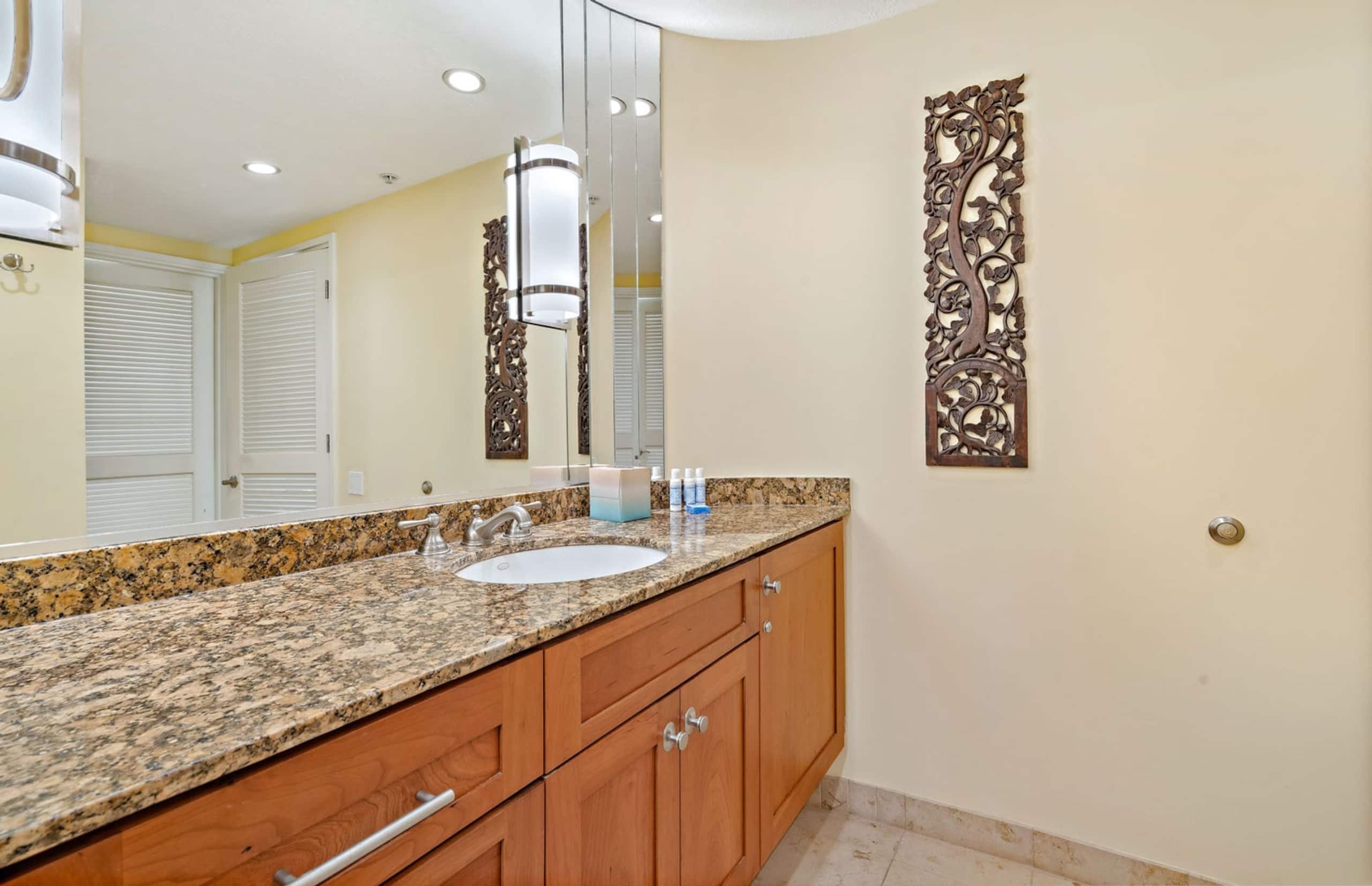 Condo in Lahaina · ★4.4 · 2 bedrooms · 4 beds · 2 shared baths - Image 21