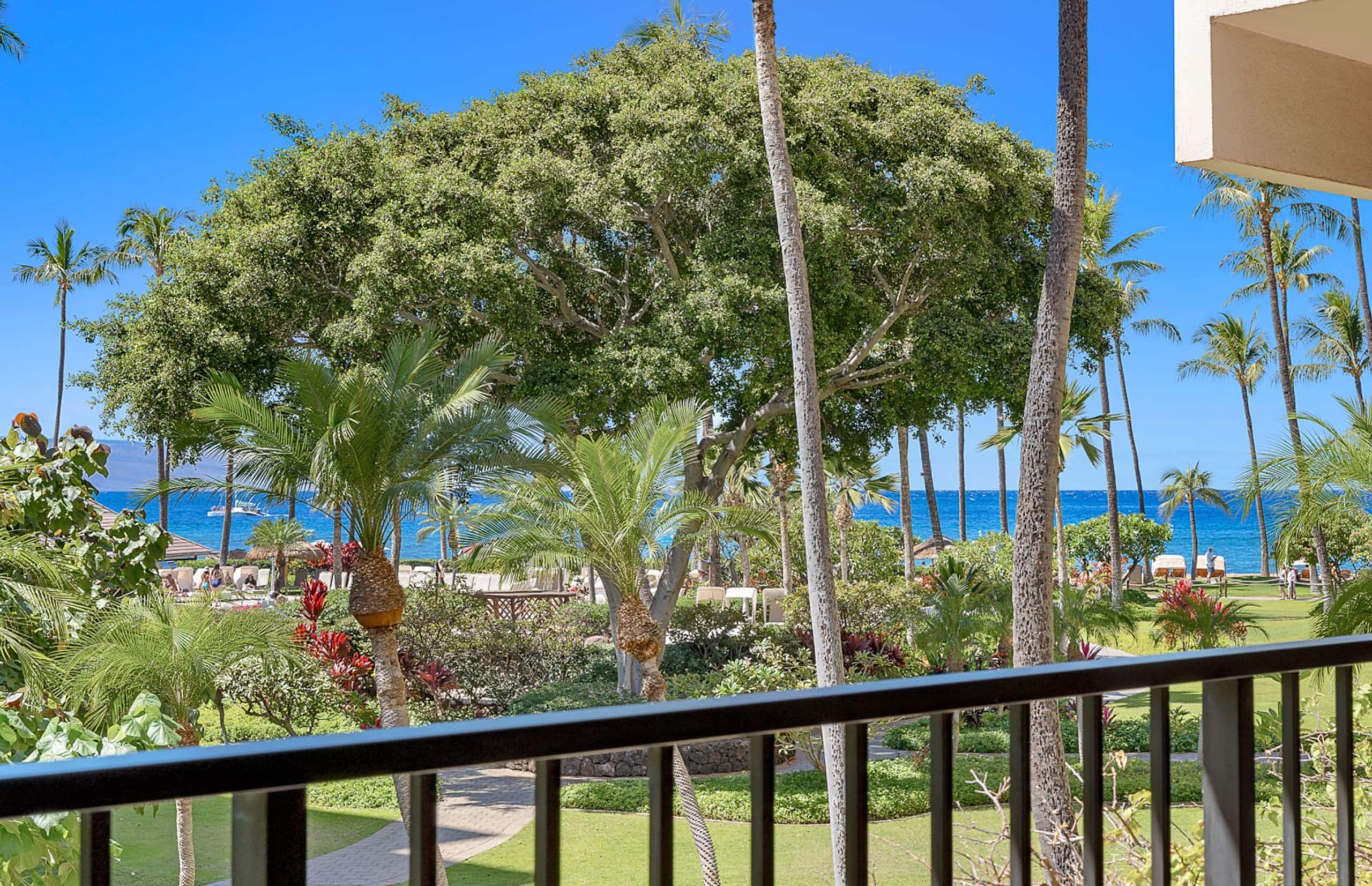 Condo in Lahaina · ★4.4 · 2 bedrooms · 4 beds · 2 shared baths - Image 7