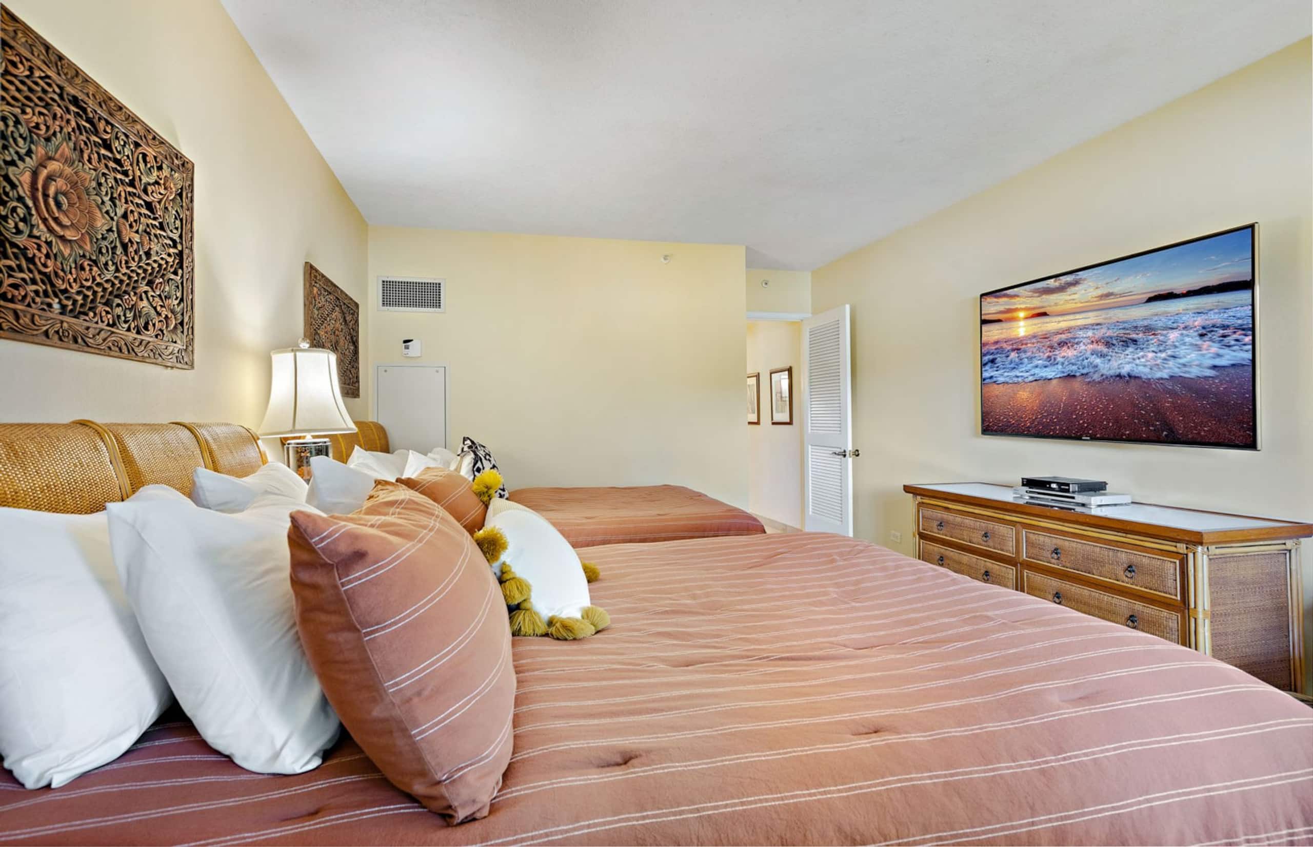 Condo in Lahaina · ★4.4 · 2 bedrooms · 4 beds · 2 shared baths - Image 23
