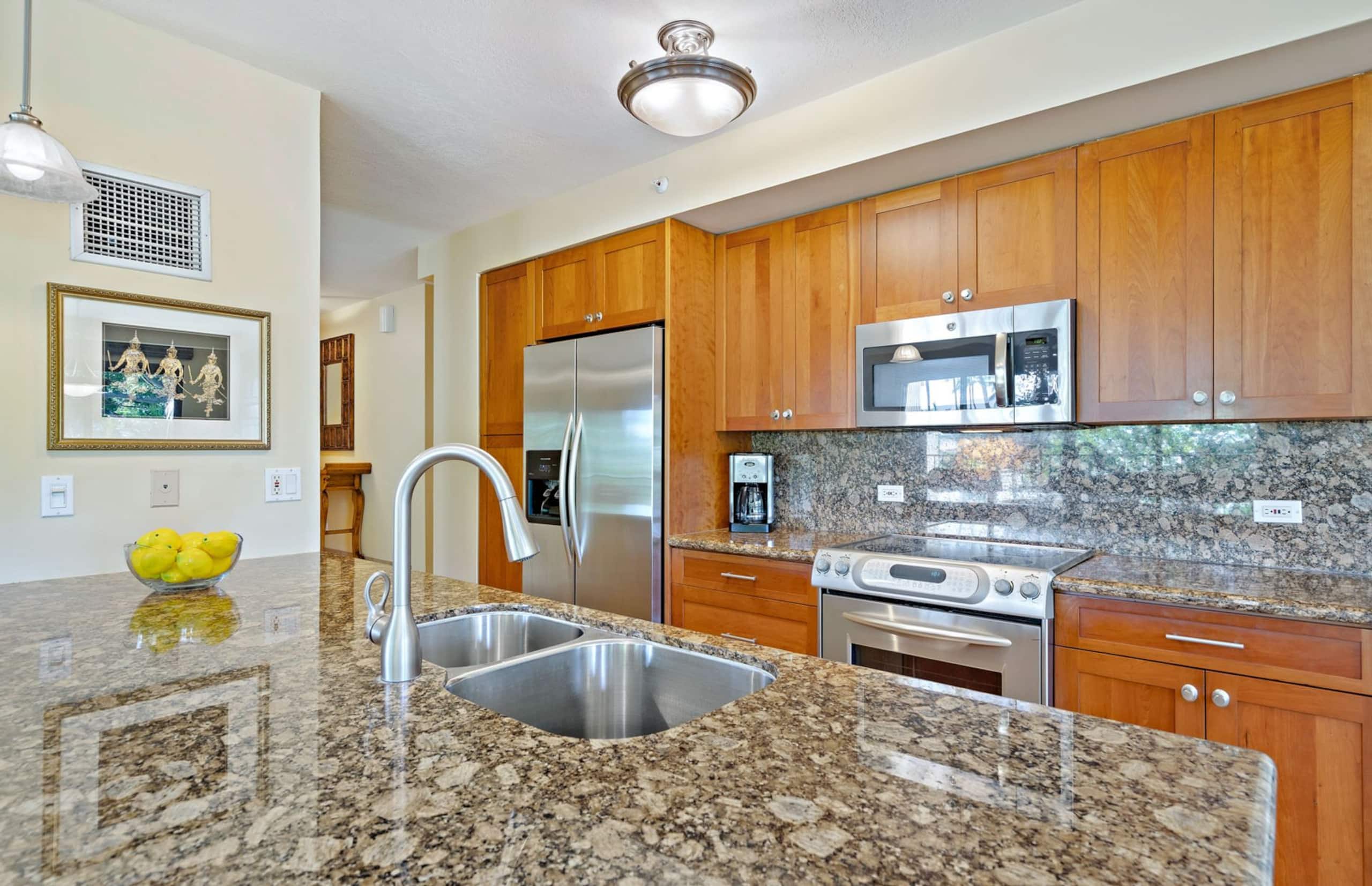 Condo in Lahaina · ★4.4 · 2 bedrooms · 4 beds · 2 shared baths - Image 11