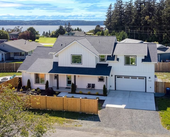 5BD | HotTub | GameRoom | EV | WaterViews | LargeYard | BBQ