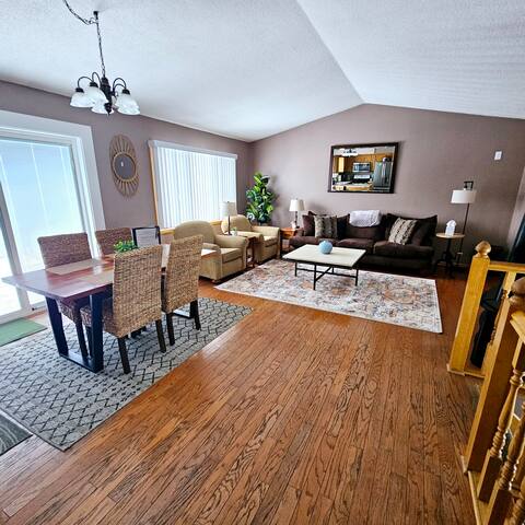 Spacious 5-BR Retreat: Oasis Getaway gallery image 4